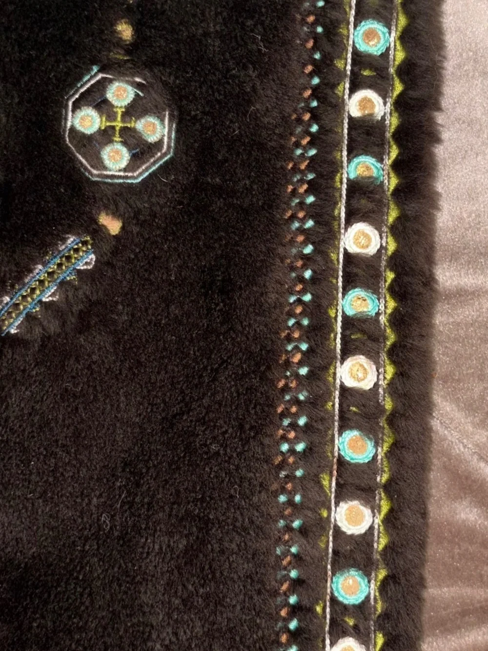 VINTAGE TORY BURCH Brown Sheepskin Shoulder Crossbody Embroidered Geometric Bag